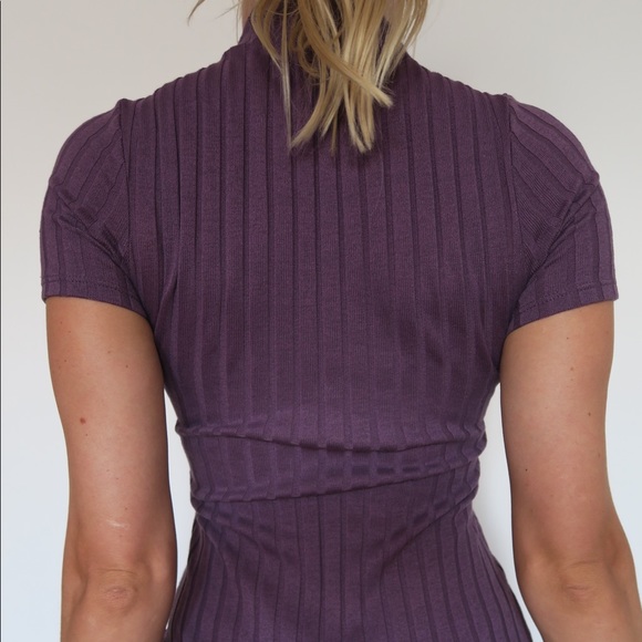 Top- short sleeves. - Picture 3 of 4